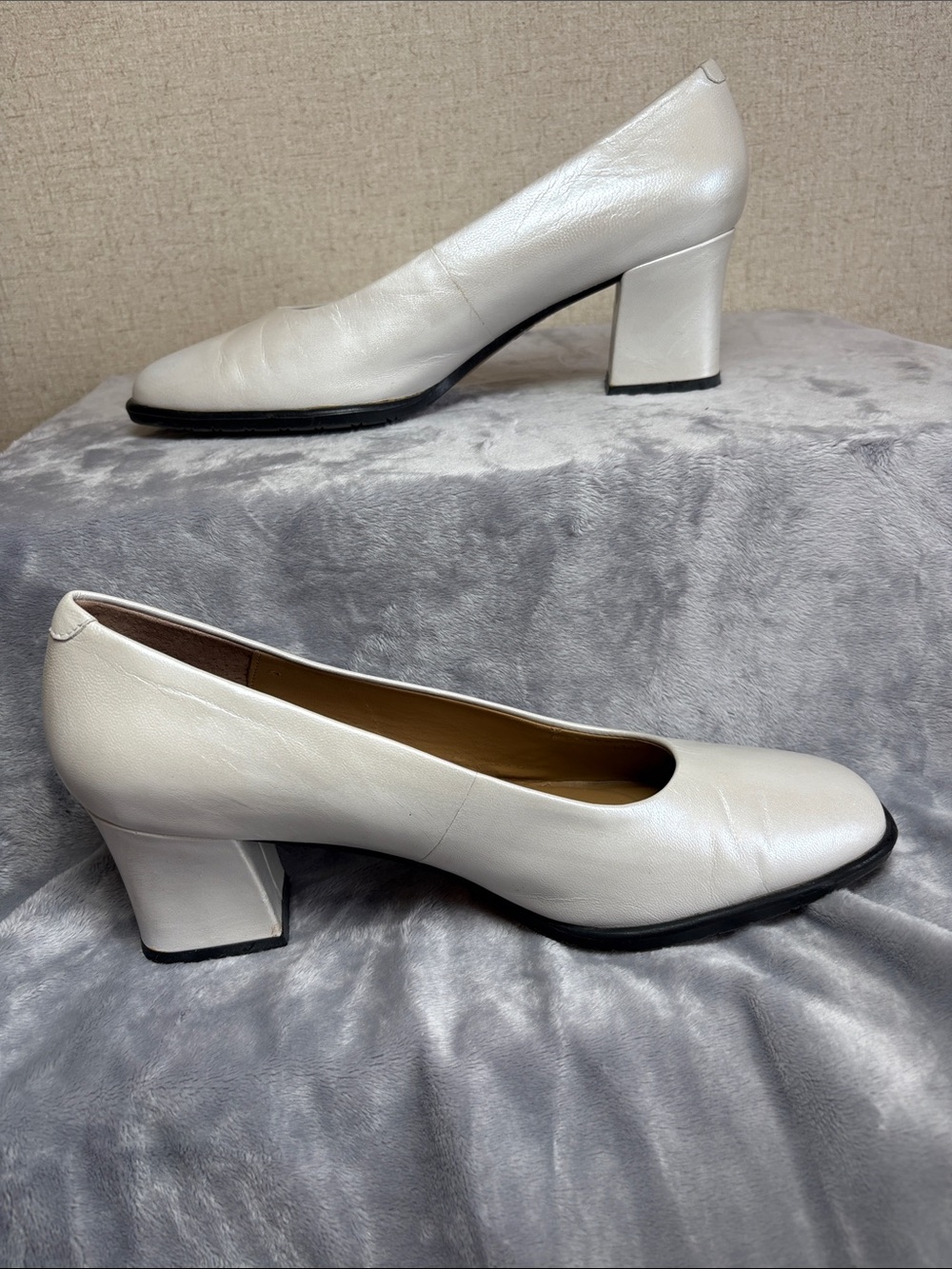 Brioso Women Pearl White Block Heel Pump 8.5M Classic Church Granny Chic Bridal